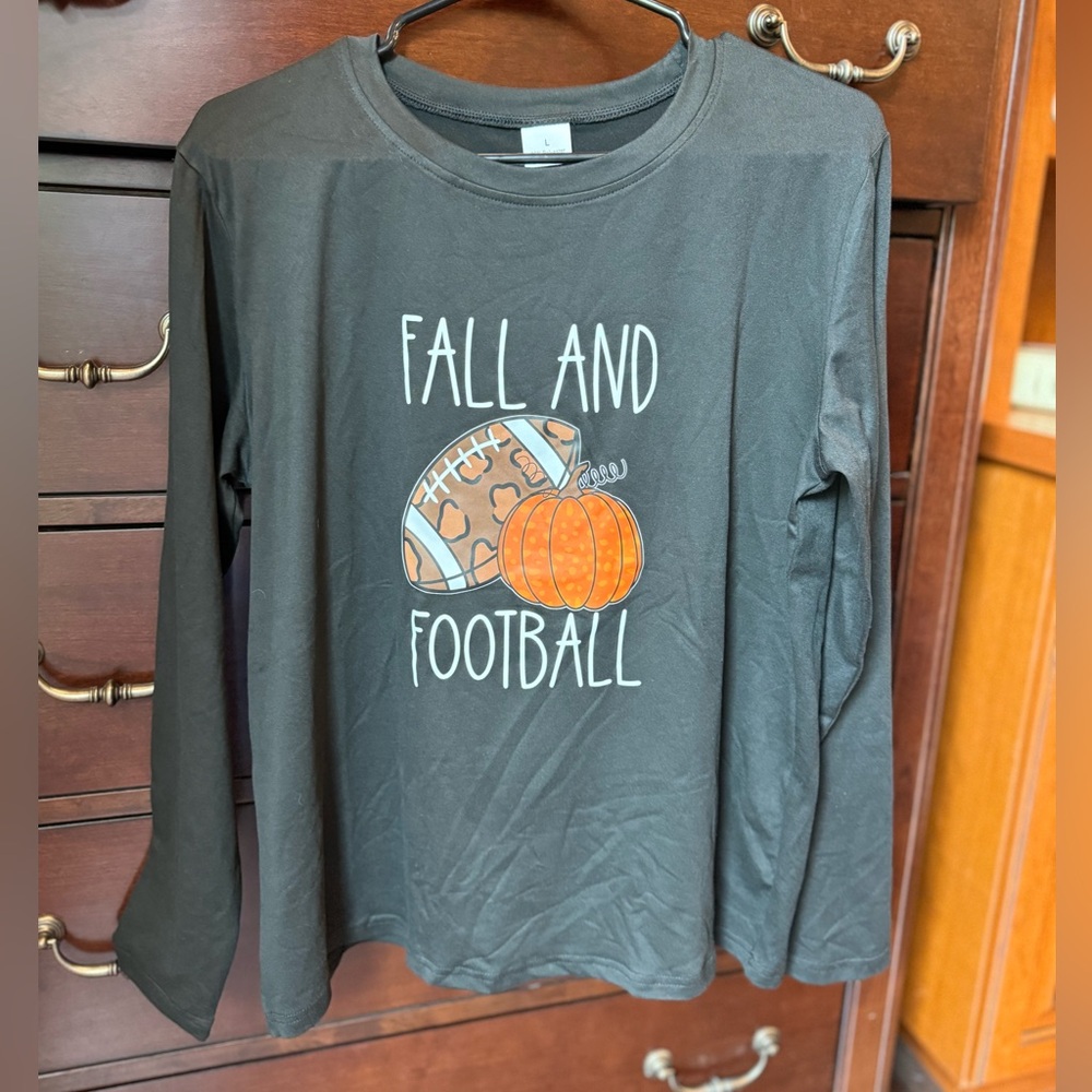 Women’s large long sleeve tee NWOT